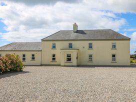 5 bedroom Cottage for rent in Tacumshane