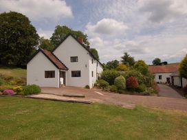 5 bedroom Cottage for rent in Taunton