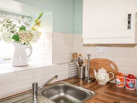 Pat White's Cottage -  - 980018 - thumbnail photo 10