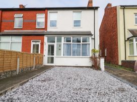 2 bedroom Cottage for rent in Southport