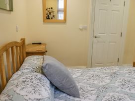 Apartment 6 - North Yorkshire (incl. Whitby) - 9865 - thumbnail photo 13