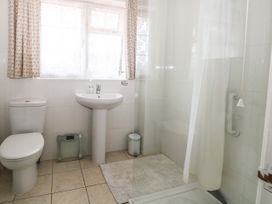 17 Coventry Close - Kent & Sussex - 989792 - thumbnail photo 17
