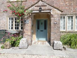 6 bedroom Cottage for rent in Dorchester