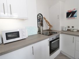 Apartment 2 Orme Court - North Wales - 990161 - thumbnail photo 5
