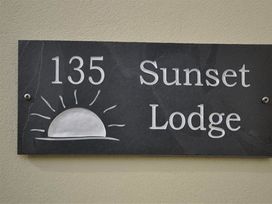 Sunset Lodge - Dorset - 994701 - thumbnail photo 3