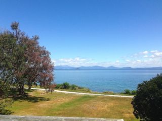 Relax Lakeside - Five Mile Bay Holiday Home photo 1