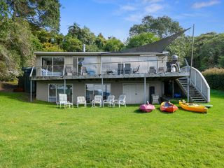 Onepoto Bay Lakehouse - Lake Rotoiti Holiday Home photo 1