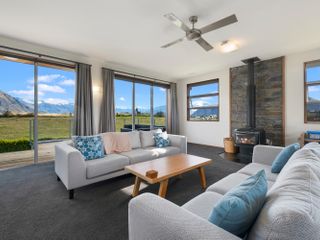 Infinity Views - Modern Wanaka Holiday Home photo 1