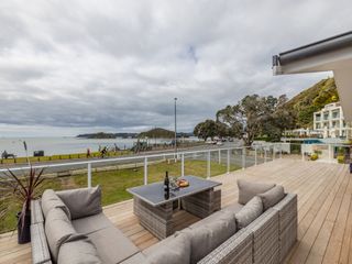 Waterfront Beach House - Paihia Holiday Home photo 1