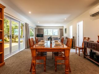 Number Six - Oneroa Holiday Home photo 1