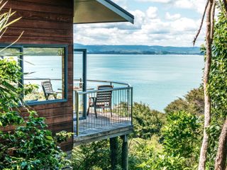 CrossTrees Chalet - Seaview - Waiheke Holiday Unit photo 1