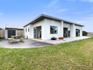 Karitane Beach Retreat - Karitane Holiday Home photo 1