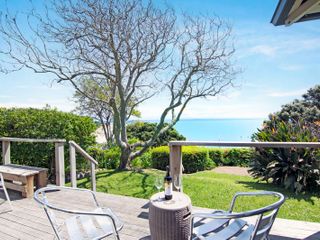 Bayview Bungalow - Nelson Holiday Home photo 1