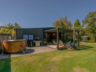The Pumpkin Shed - Kuaotunu Holiday Home photo 1