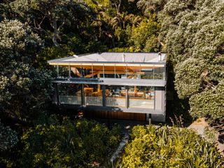 Kawakawa House - Piha Holiday Home photo 1