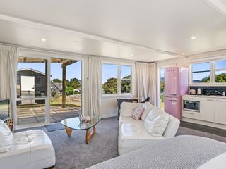 Hicks Haven - Waikanae Beach Holiday Studio photo 1