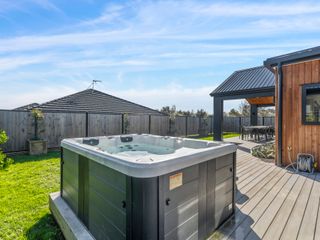Regent Sanctuary - Martinborough Holiday Home photo 1