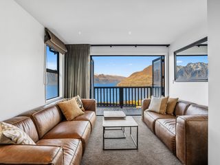 Alpine Luxe - Queenstown Holiday Home photo 1