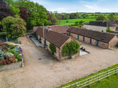 A house with garden and gravel area at Sykes Lodge in Malton
