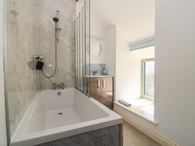 A bathroom with a shower over a bathtub at Dale Barton in Wells