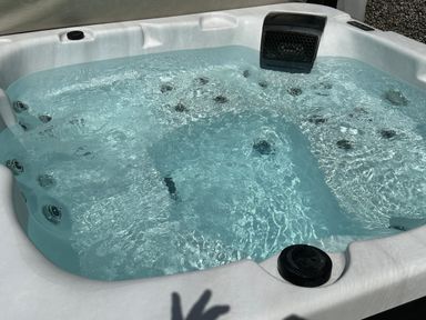 An outdoor hot tub filled with water at Penholm in Penmaenmawr