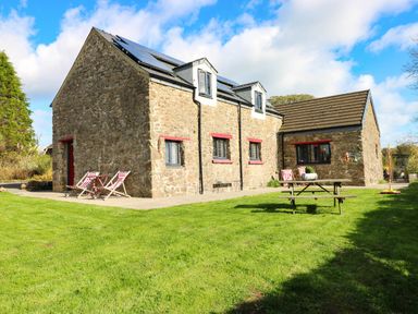 A house with solar panels and lawn at Hayloft near Narberth