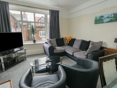 A living room with sofas and a coffee table at Sea Breeze in Rhos-on-Sea