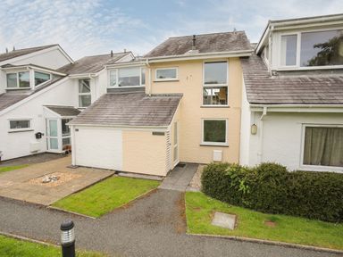 Exterior view of connected houses with tiled roofs grass and pathways at Delfryd in Y Felinheli
