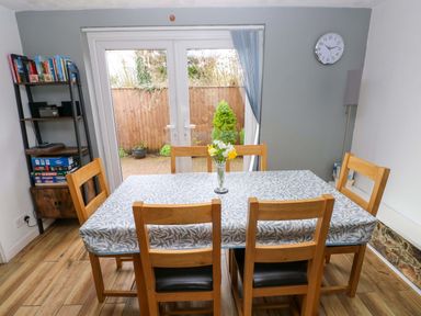 A dining room with a table and chairs at Ty'r Winllan in Newport, Pembrokeshire