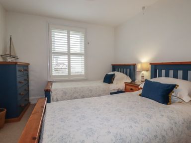 A bedroom with two beds and a drawer at Beachcomber in Padstow