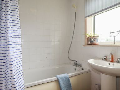 A bathroom with a bathtub and sink at Underlanes in Boscastle