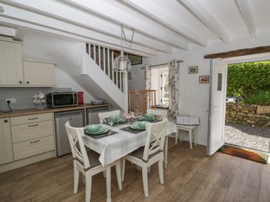 A dining area with a table and chairs at Middle Cottage in Newport, Pembrokeshire