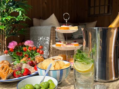 A table with food and drinks at The Hideout in Lanreath