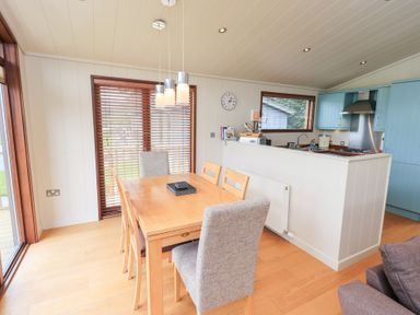 A dining room with a table and chairs at Thie Loghey in Hawkshead