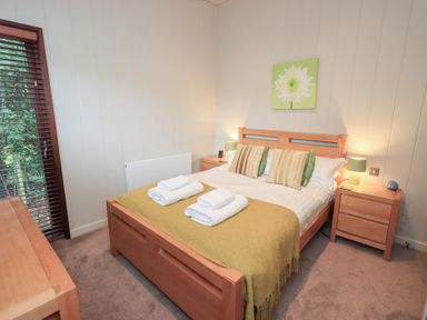 A bedroom with a bed and bedside tables at Thie Loghey in Hawkshead