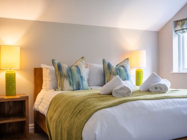 A bedroom with a bed and lamps at Goody Raise in Grasmere