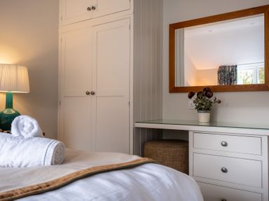 A bedroom with towels on a bed at Goody Raise in Grasmere