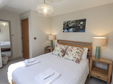 A bedroom with a double bed and bedside tables at No 7 Ambleside