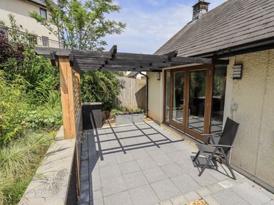 An outdoor space with a patio and a pergola at No 7 Ambleside