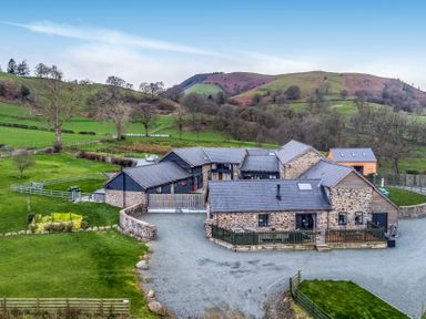A house with garden and surrounding hills at Y Granar (The Granary) Llanrhaeadr-Ym-Mochnant