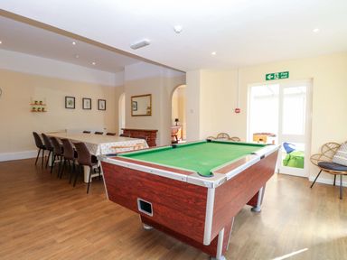 A recreation room with a pool table and dining area at Sunnymeade in Buxton, Norfolk