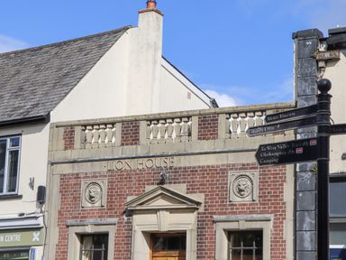 Lion House building with signpost at Lion House in Moretonhampstead