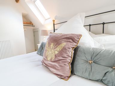 Decorative pillows on a bed under a skylight in a bedroom at Greystead Institute in Bellingham