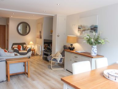 A living room with a sofa and lamp at Simples in Dartmouth