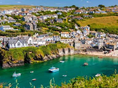 A coastal village with houses on a cliff overlooking boats in a small harbor at Higher Kernick View in Helland near Blisland