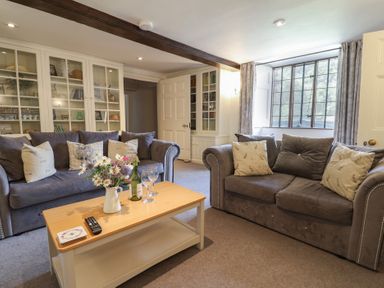 A living room with sofas and a coffee table at Garden View in Wellington