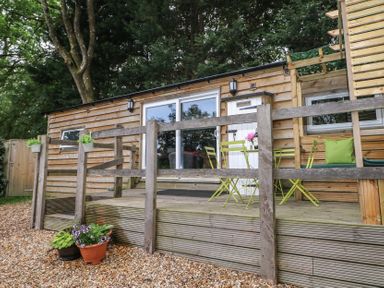 An outdoor area with seating and planters at Harvest Lodge in Wineham near Bolney