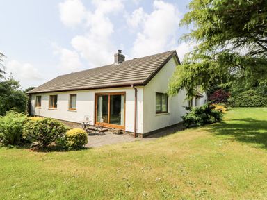 A house with windows and a front door in an outdoor area at Kala in Spittal near Haverfordwest