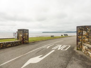 A road entrance with stone pillars and a cul de sac sign by the sea at Beach View in Duncannon near Ramsgrange County Wexford