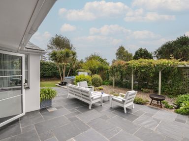 An outdoor area with seating and plants at Cherrytrees in Rock